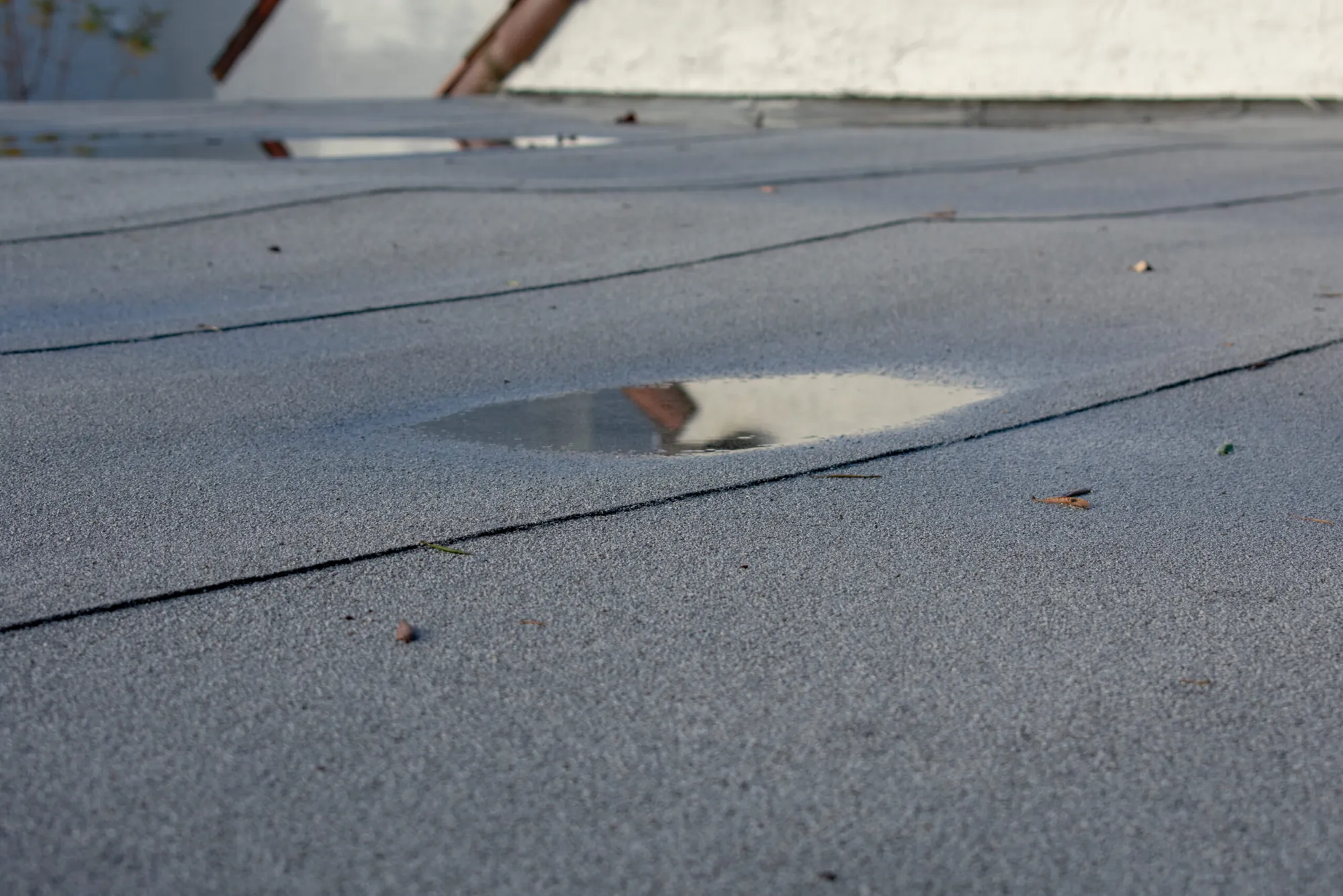 Electronic leak detection being carried out on a flat roof